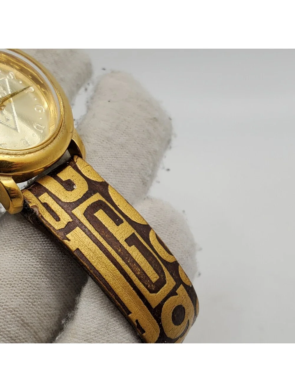 Vintage 1994 Womens Watch New Battery Gold Tone 26mm